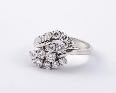 Pierścionek z białego złota z brylantami