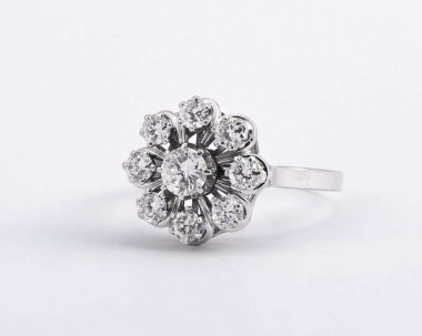 Pierścionek z białego złota z brylantami