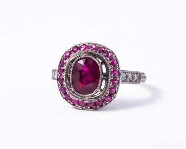 Pierścionek platynowy z rubinami i diamentami