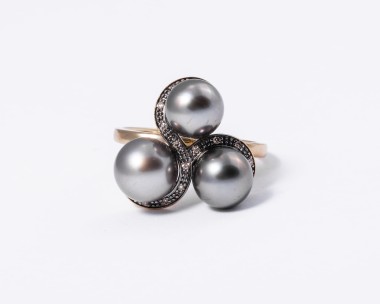 Pierścionek złoty z perłami Tahiti i diamentami