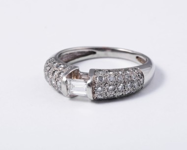 Pierścionek platynowy z diamentami